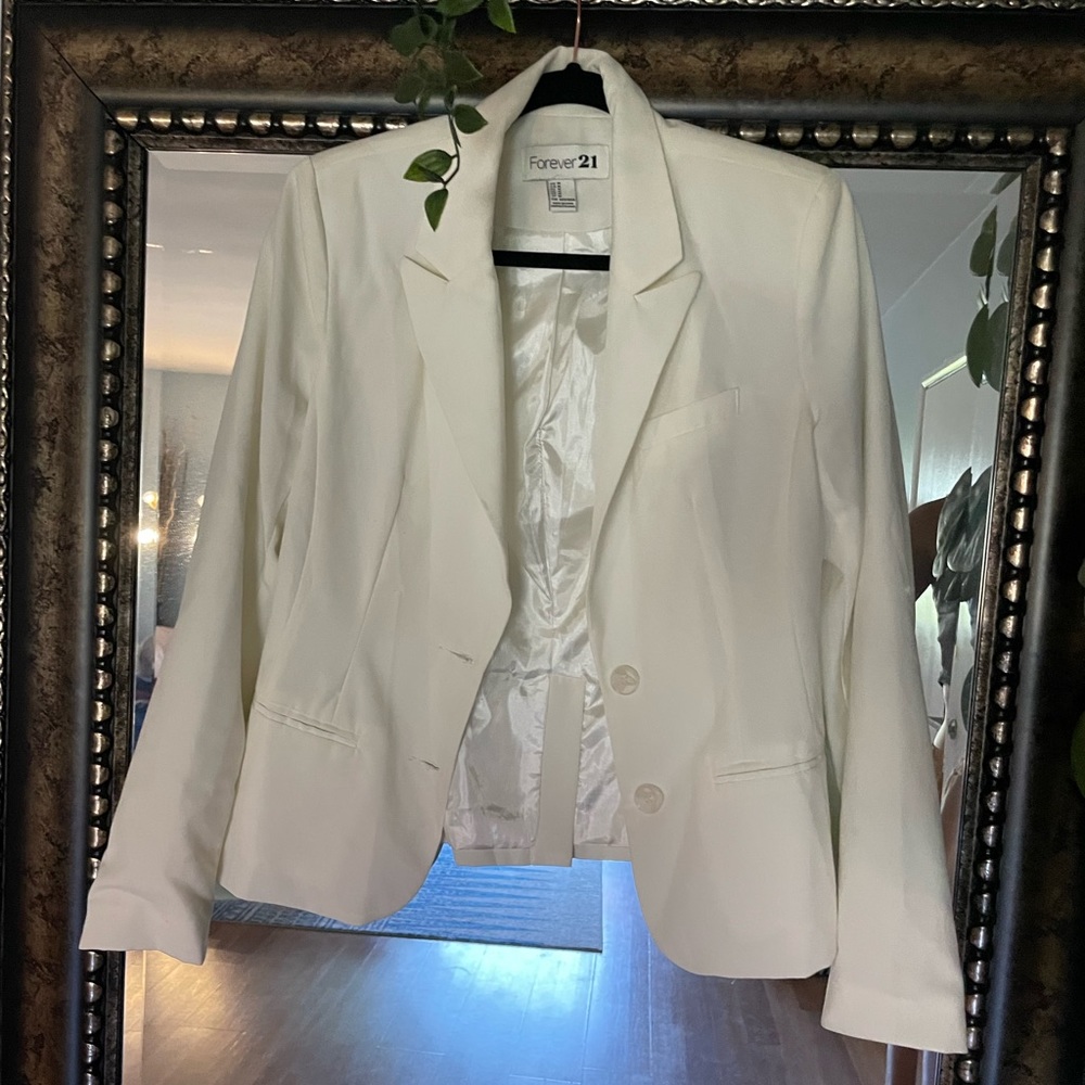 clean sharp white blazer - size M